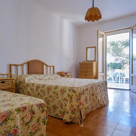 Elena Βίλα Porto Cesareo