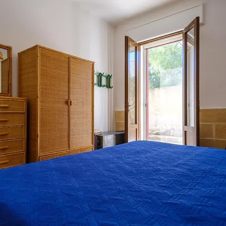 Elena Villa Porto Cesareo